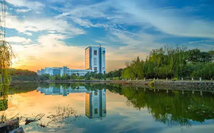 เรียนต่อจีน Nanchang University