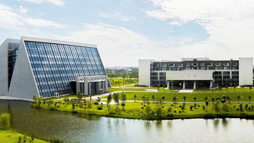 เรียนต่อจีนแบบสัมผัสเมืองที่งดงาม Yangzhou University