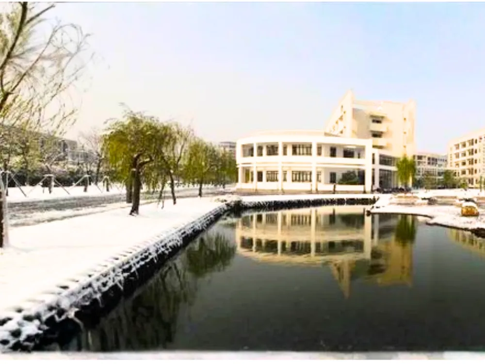 หิมะตกที่ Zhejiang Gongshang University