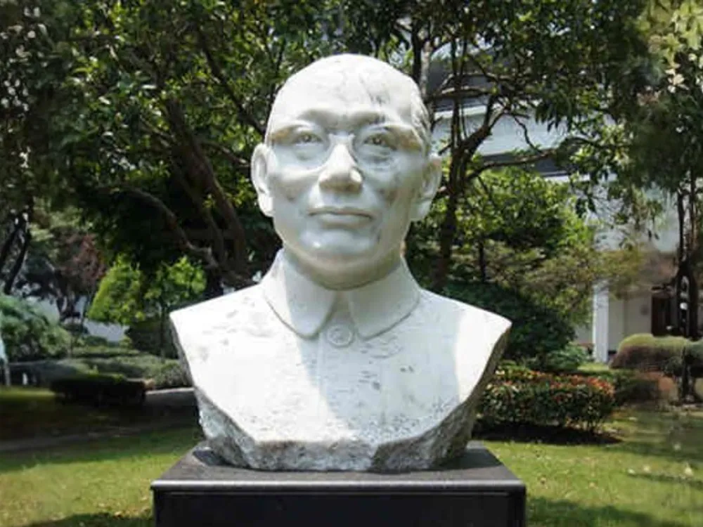 ศาสตราจารย์ลั่ว เกิงม่อ (Luo Gengmo骆耕漠 )