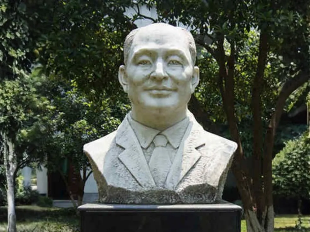 จัง หน่าย ชี่ Zhang Naiqi章乃器