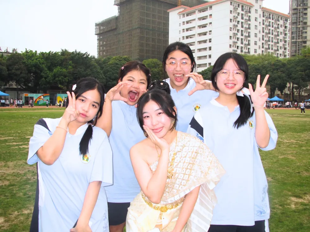 บรรยากาศมิตรภาพในโรงเรียน-Guangxi-Overseas-Chinese-School-หนานหนิง