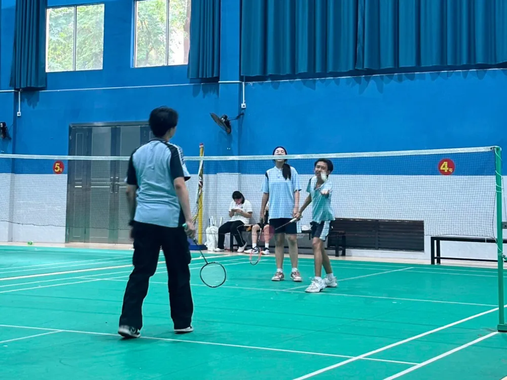 ภายในโรงยิม Guangxi Overseas Chinese School โรงเรียนมัธยมในหนานหนิง