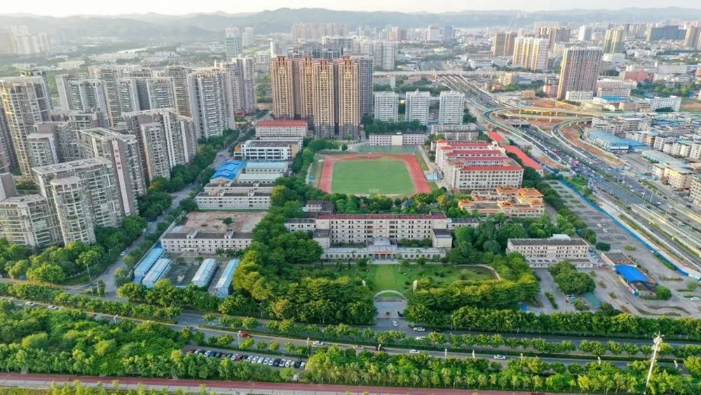 โรงเรียนมัธยมหัวเฉียวกว่างซี-Guangxi-Overseas-Chinese-School-เรียนต่อมัธยมจีน