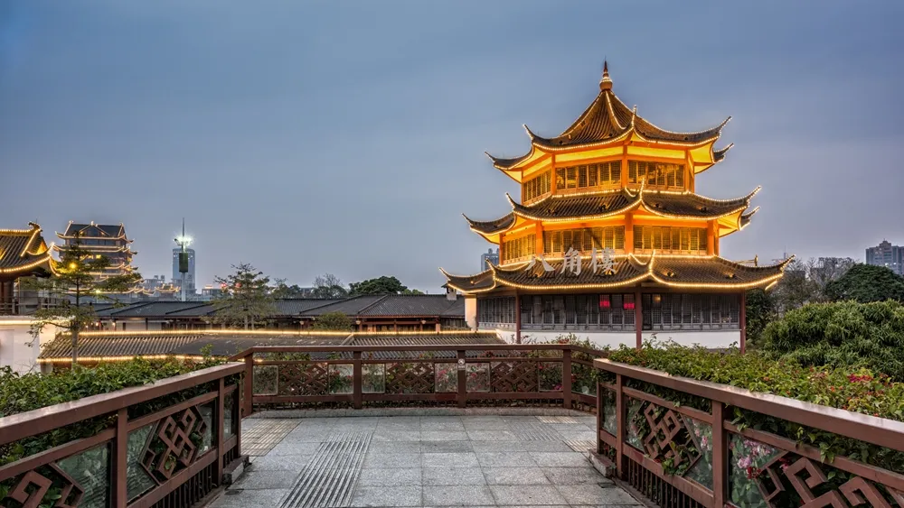 หอคอยจีนแบบดั้งเดิม เมืองหนานหนิง