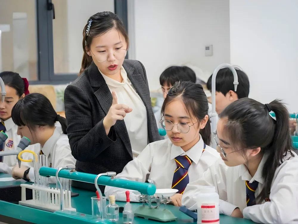 บรรยากาศการเรียนที่โรงเรียนไห่เลี่ยง Hailiang International School