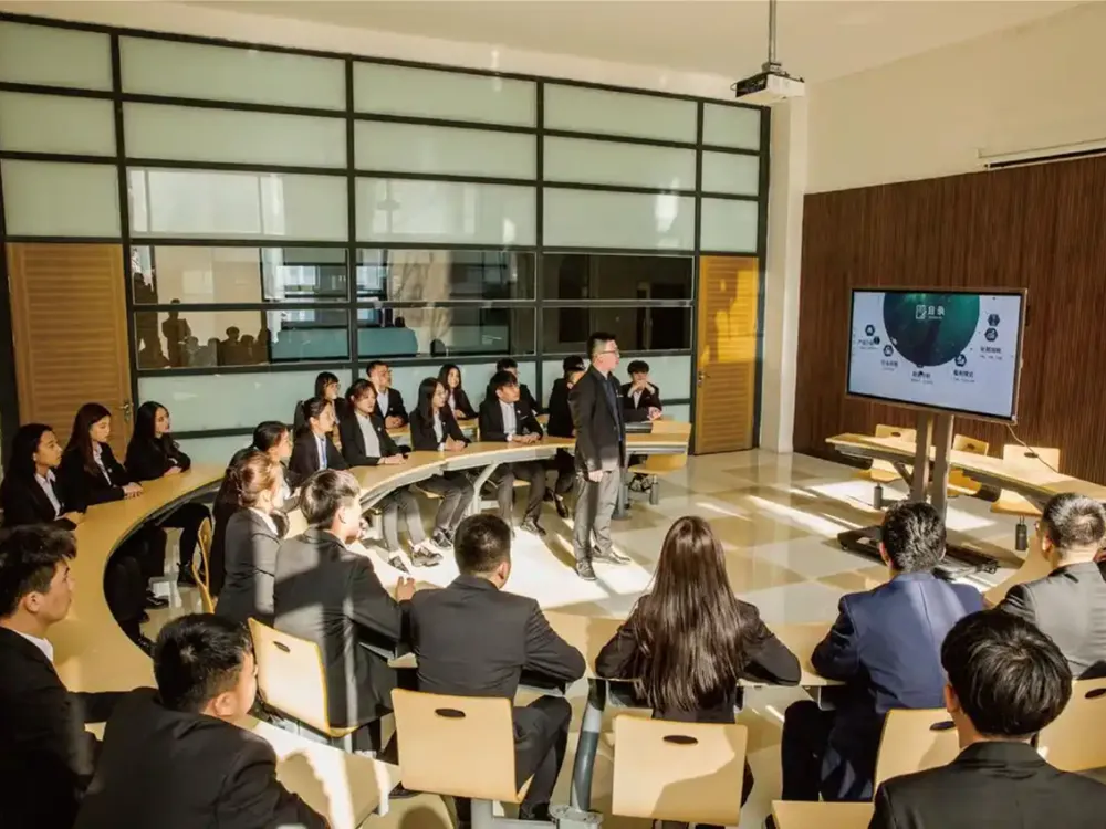 การประชุมเชิงวิชาชีพที่ Shenyang City University ผู้แทนหารือแผนงานและเป้าหมาย