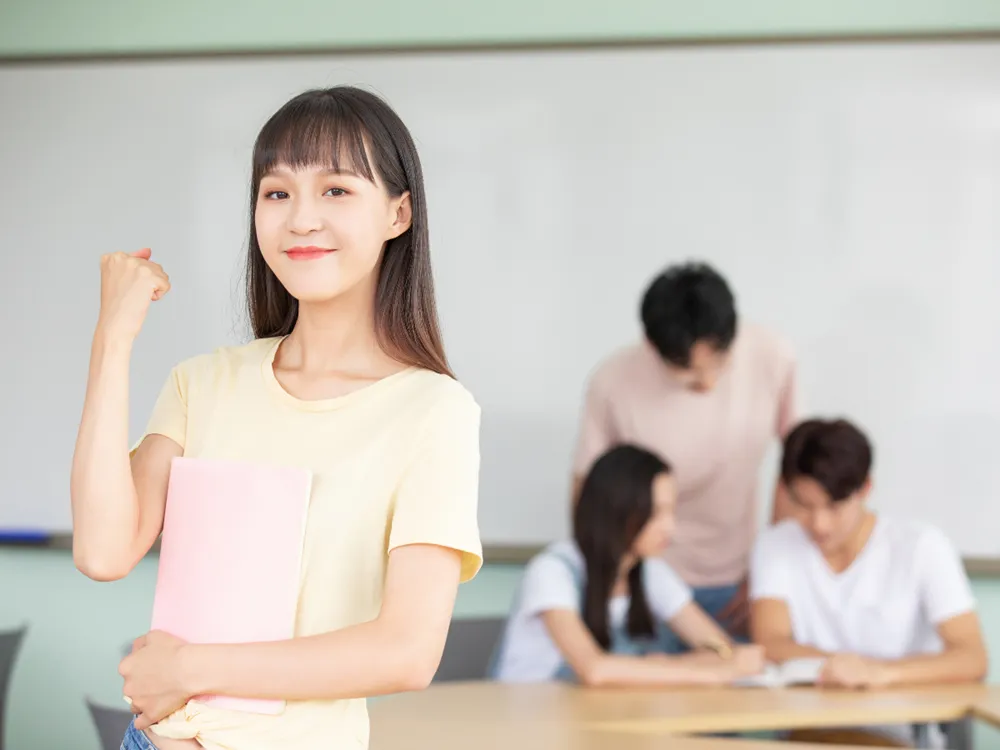 นักเรียนเตรียมสอบ CSCA Math หลังฝึกคณิตศาสตร์และข้อสอบภาษาจีน