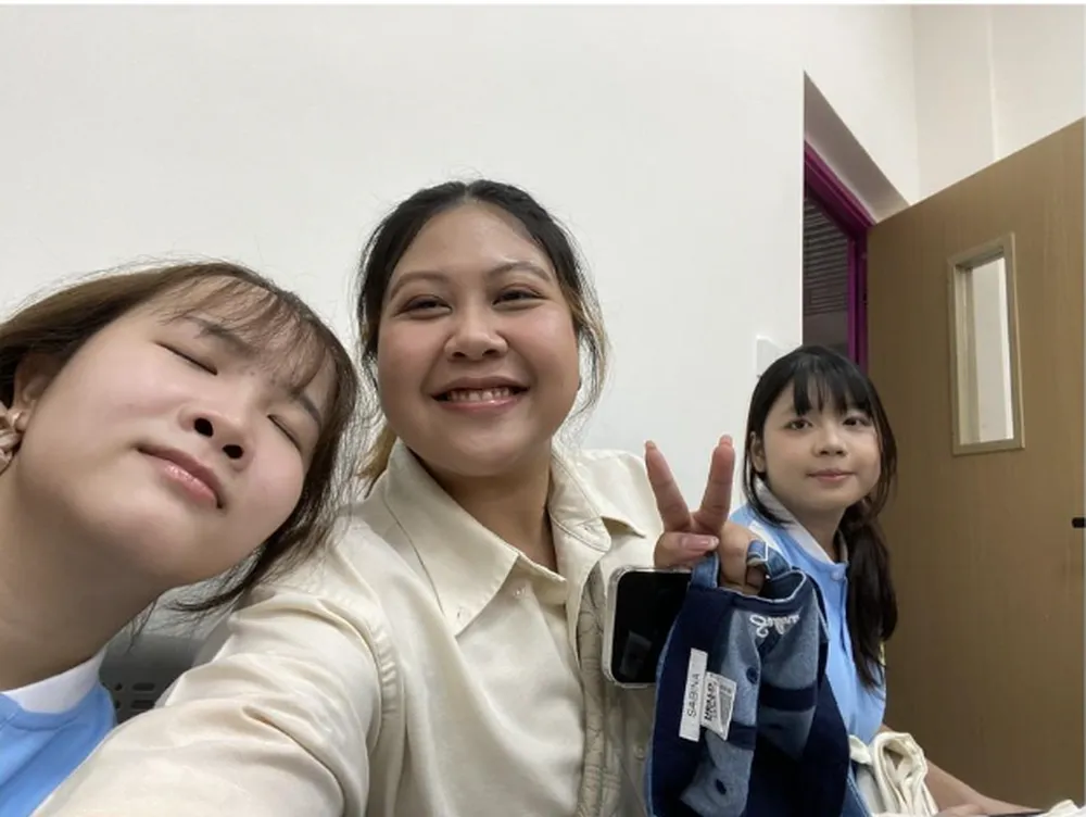 ครูแป๋มกับนักเรียนในช่วงเริ่มต้นการใช้ชีวิตที่โรงเรียน