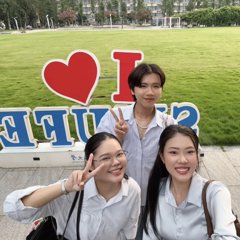 รีวิวส่งนักเรียนไปจีนที่เฉิงตู ซานซี และฉวีจิ้ง โดยครูลี่ลี่ Jinbu