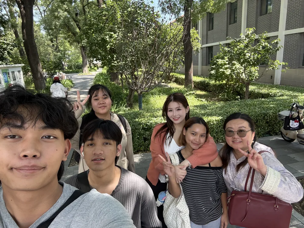ช่วงเวลาที่เติ้งเหล่าซือได้ใช้ร่วมกับนักเรียนระหว่างทริป